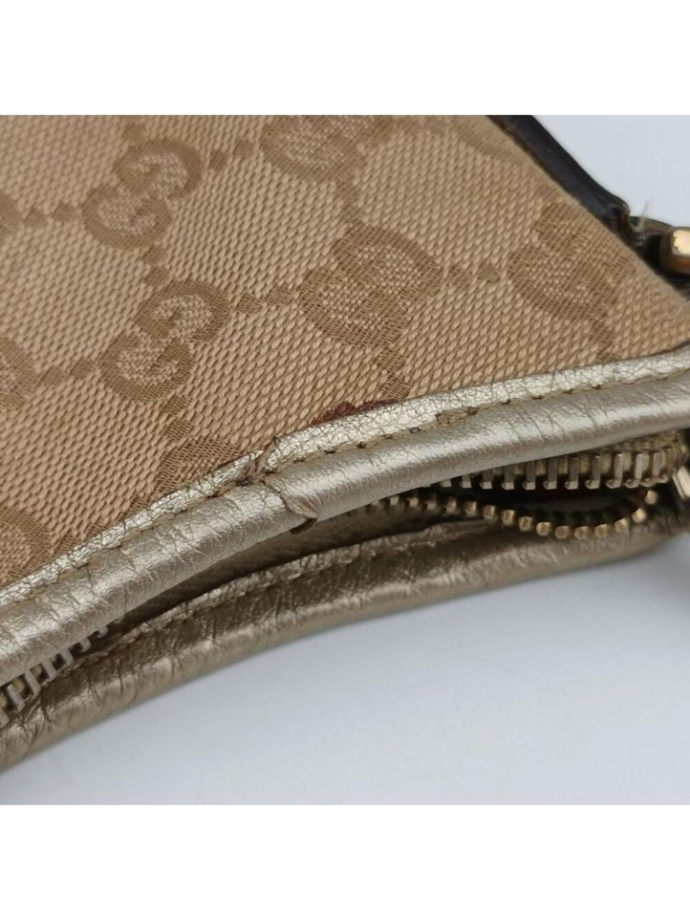 Gucci GG Pattern Beige Gold Canvas Leather Messenger Bag - Picture 14 of 16